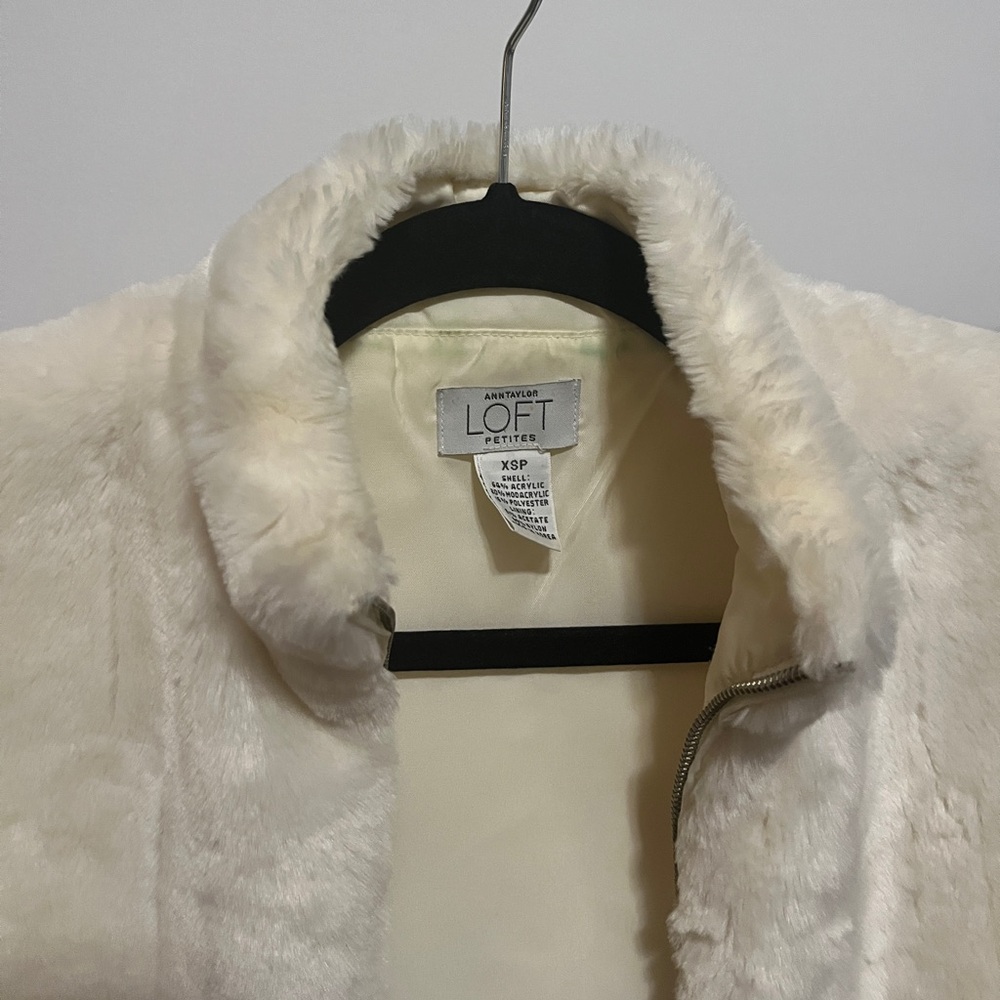 Loft White Faux Fur Vest - Picture 3 of 4
